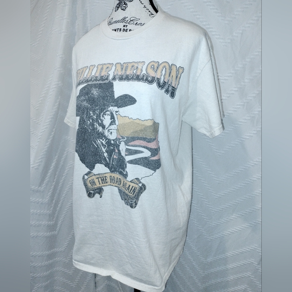 Willie Nelson "On the Road Again" Graphic Band Tee Official licensed 100% Cotton - Picture 2 of 7